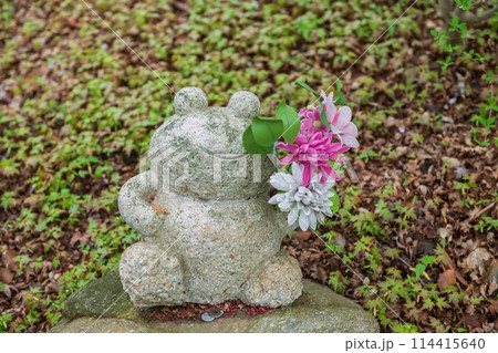cute frog statue hold flower at Nyoirinji Temple, Ogori cute frog statue hold flower at Nyoirinji Temple, Ogori 114415640