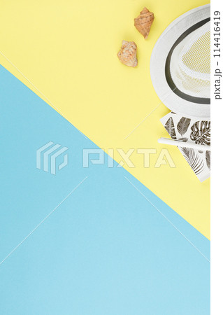 Beach hat with shells, notebook and pen Beach hat with shells, notebook and pen 114416419