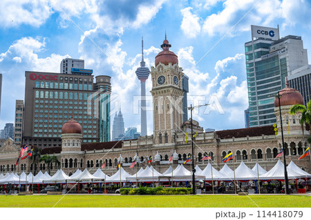 マレーシア　ムルデカ広場とスルタン・アブドゥル・サマドビル 114418079