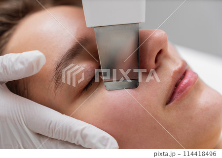 Ultrasonic cleaning of the face. Skin peeling. Ultrasonic cleaning of the face. Skin peeling. 114418496