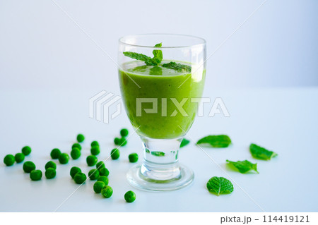 オーガニック野菜と果物で作ったグリーンスムージー オーガニック野菜と果物で作ったグリーンスムージー 114419121