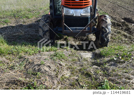 農業機械 トラクター 114419681