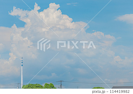 日本の夏の空 114419982