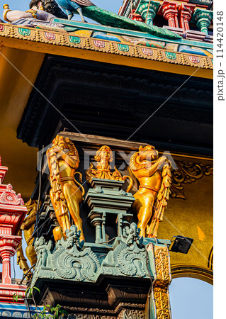 マレーシア　　クアラルンプール　バトゥ洞窟 114420148