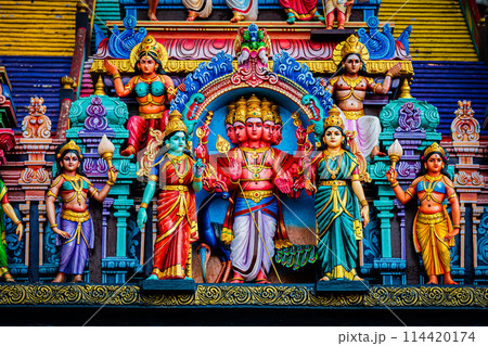 マレーシア　　クアラルンプール　バトゥ洞窟 114420174