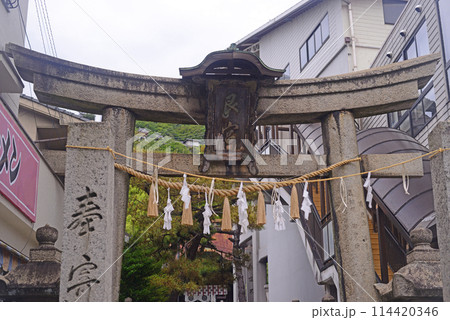 尾道艮神社の石鳥居-2 114420346