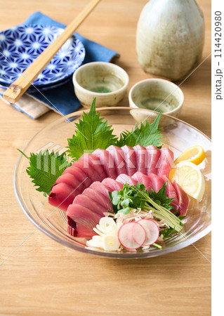 鰹の刺身 114420980