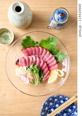 鰹の刺身 114420989