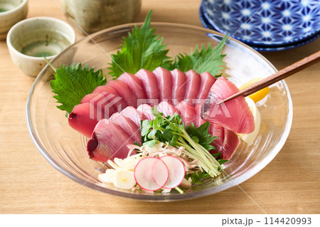 鰹の刺身 114420993