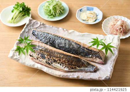 柵どりした鰹のたたき 114421925