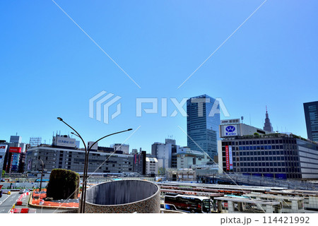 東京 新宿駅西口地区開発に伴う工事とビル群の風景 東京 新宿駅西口地区開発に伴う工事とビル群の風景 114421992