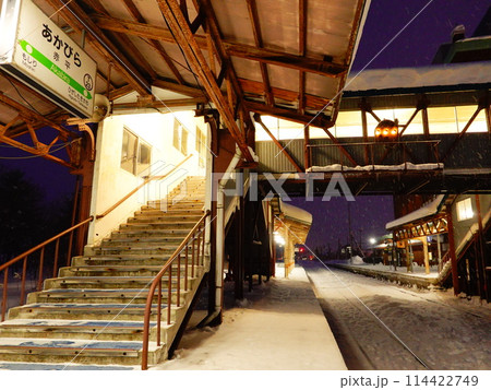 北海道赤平市 根室本線 冬の夜の赤平駅 114422749