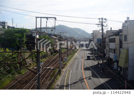 尾道歩道橋から国道2号と山陽線を望む 114422948