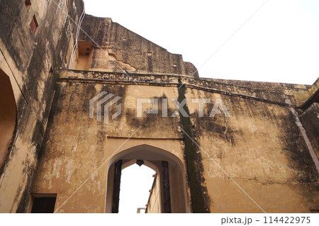 インド ジャイプル郊外 アンベール城の建物 114422975