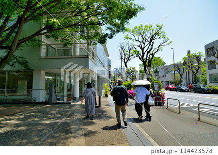 東京渋谷区　新緑の代官山T-SITE付近の風景 114423578