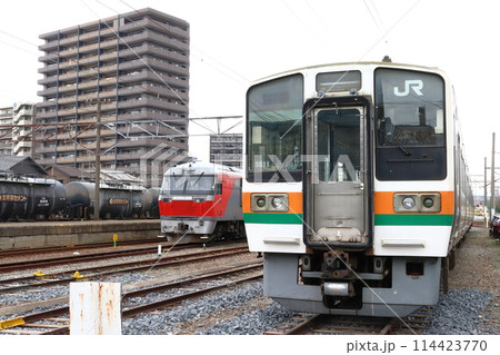 三岐鉄道に渡った元JR東海211系5000番台 114423770