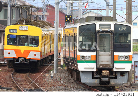 三岐鉄道保々駅に渡った101系電車・元JR東海211系5000番台 114423911