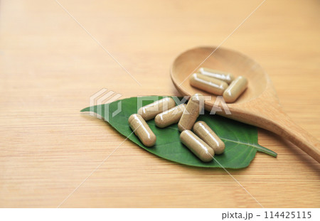 Herbal capsules medicine from green herb for healthy eating in daily life Herbal capsules medicine from green herb for healthy eating in daily life 114425115