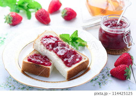 いちごジャムトースト いちごジャムトースト 114425125
