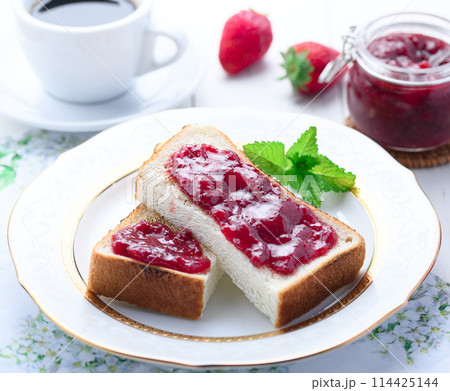 いちごジャムトースト 114425144
