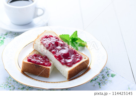 いちごジャムトースト 114425145
