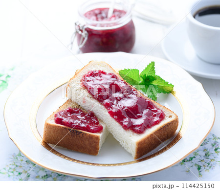 いちごジャムトースト 114425150