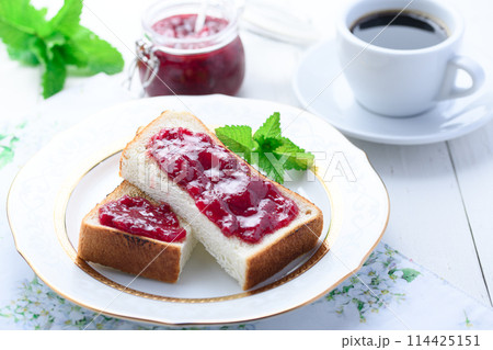 いちごジャムトースト 114425151