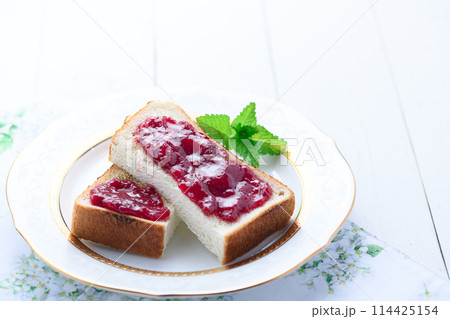 いちごジャムトースト 114425154