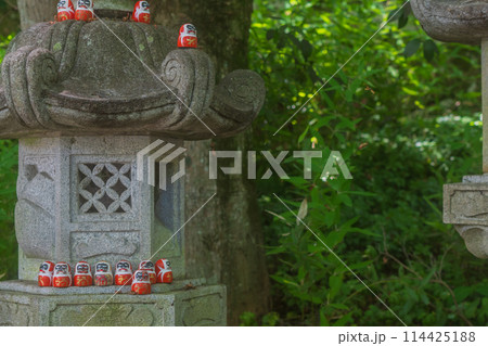 大阪府箕面市にある勝尾寺の達磨を撮影 114425188