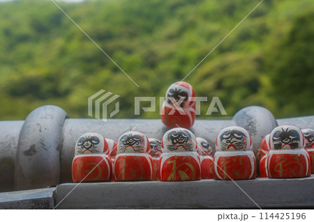 大阪府箕面市にある勝尾寺の達磨を撮影 114425196