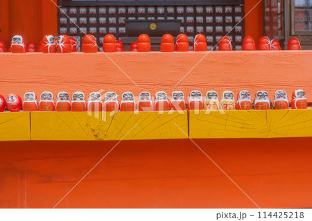 大阪府箕面市にある勝尾寺の達磨を撮影 114425218