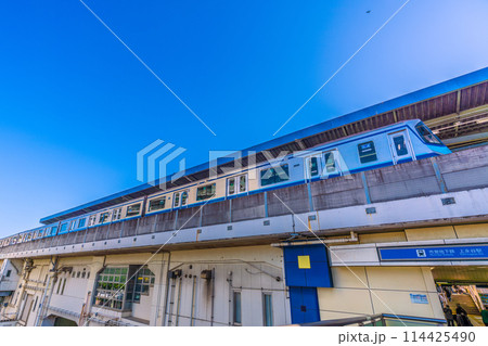 日本の横浜都市景観 横浜市営地下鉄 上永谷駅などを望む 114425490