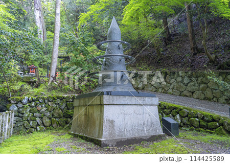 鞍馬寺参道 愛と光と力の像「いのち」 鞍馬寺参道 愛と光と力の像「いのち」 114425589