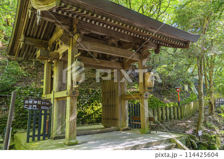 鞍馬寺　九十九折参道　中門 114425604