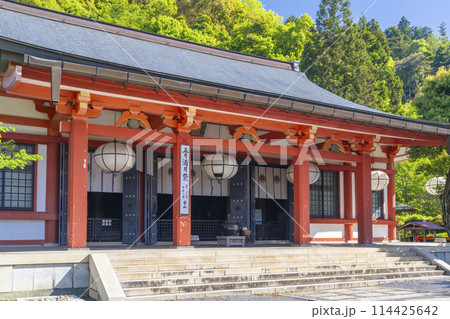 新緑の鞍馬寺　本殿金堂 114425642