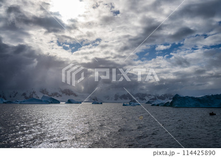 Landscape of the Antarctic Peninsula 114425890