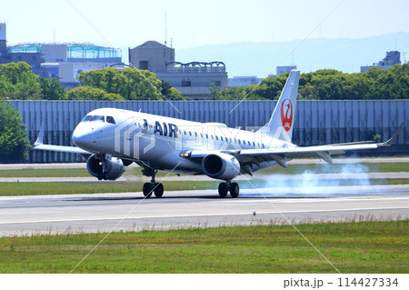 大阪国際空港　JAL　飛行機　着陸態勢　スカイパーク 114427334
