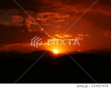 夕日 夕日 114427479