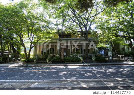 新緑に包まれる山手西洋館（山手234番館） 114427770
