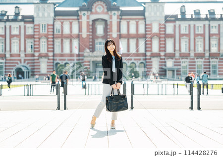 キャリアウーマンのポートレート 114428276