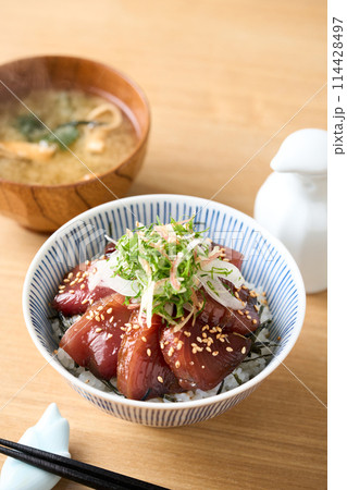 鰹の漬け丼 鰹の漬け丼 114428497