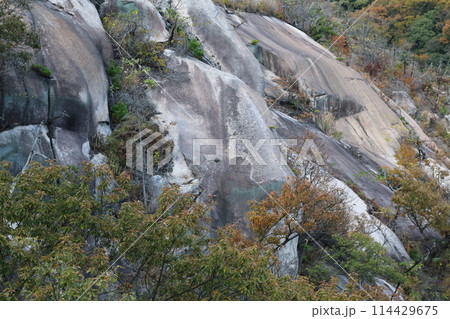 瀬戸内の島の巨石群 114429675