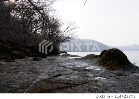 春の十和田湖(子ノ口付近) 春の十和田湖(子ノ口付近) 114429778