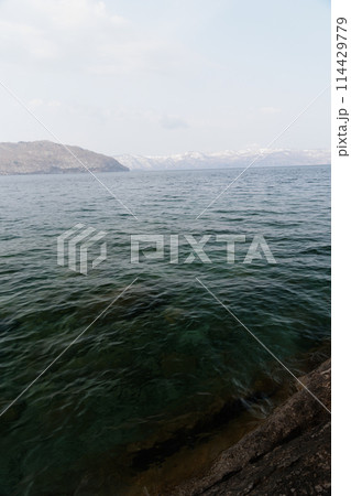 春の十和田湖（子ノ口付近） 114429779