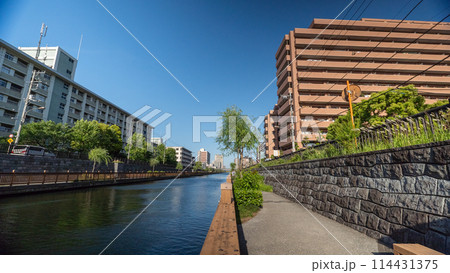 川のある風景 114431375