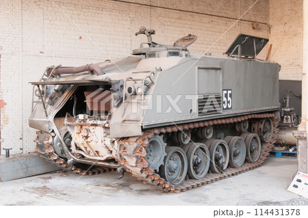 整備中のベルギー軍M75装甲兵員輸送車 整備中のベルギー軍M75装甲兵員輸送車 114431378