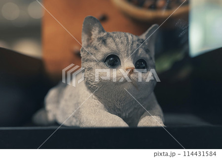 猫の置物 114431584