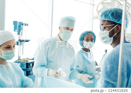 senior doctor doesn't know how to treat patient senior doctor doesn't know how to treat patient 114431820