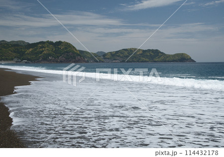 七里御浜から鬼ヶ城・磯崎町方面を望む 【三重県熊野市井戸町】 七里御浜から鬼ヶ城・磯崎町方面を望む 【三重県熊野市井戸町】 114432178