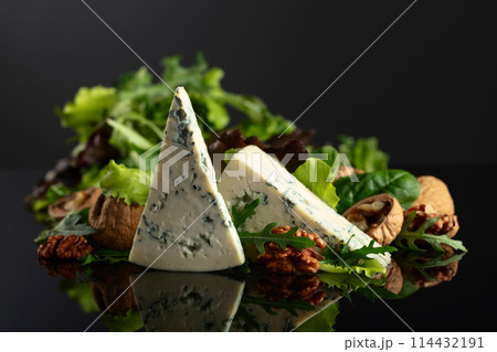 Blue cheese with walnuts and fresh greens. 114432191